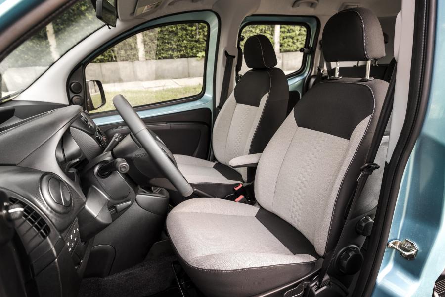 Интерьер Fiat Qubo 2016 года  (фото 6 из 9)